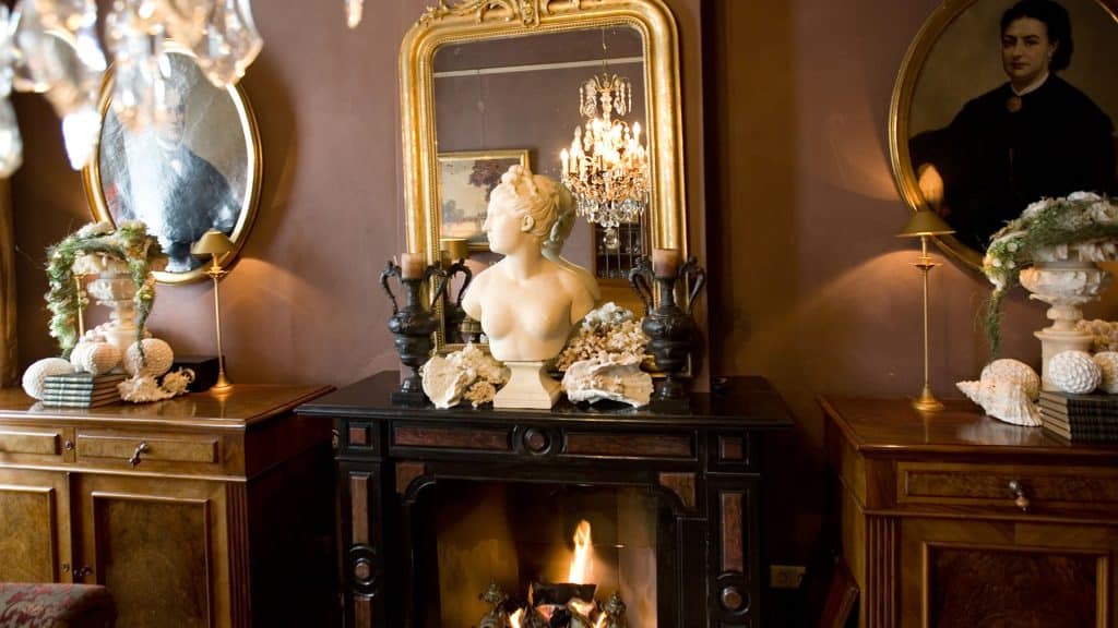 Arts & Antiques