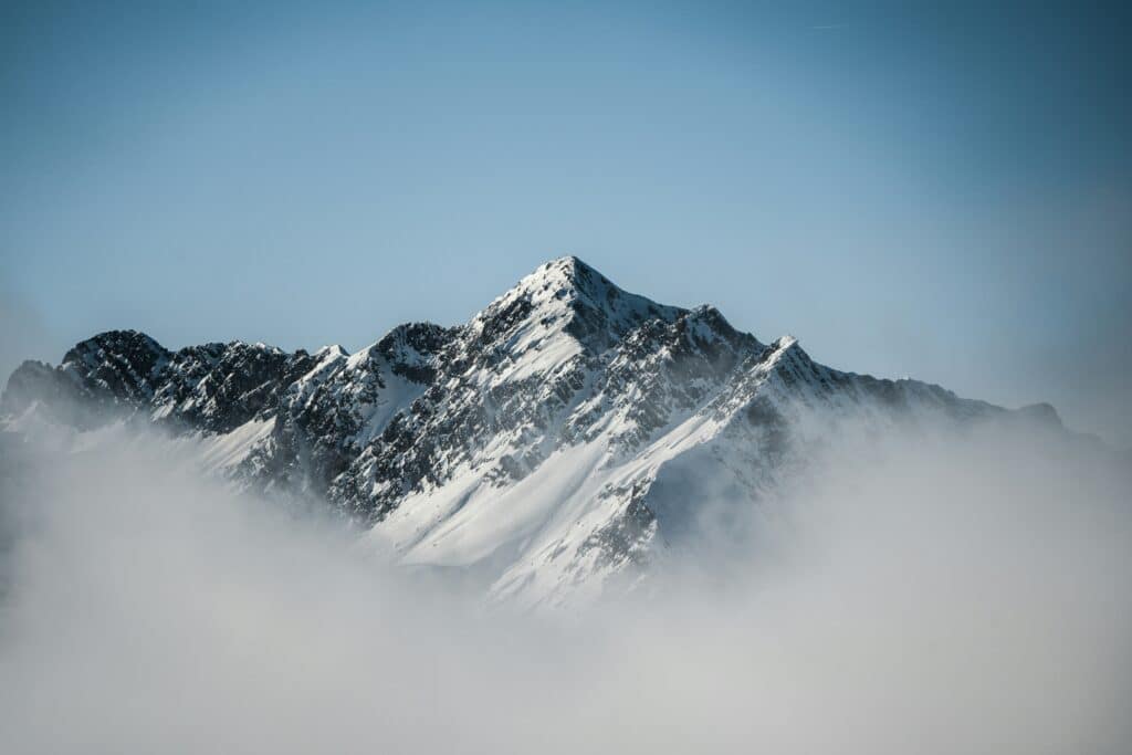 Powder, Prestige, and Paradise: The 10 Best Luxury Ski Resorts - Insignia Powder, Prestige, and Paradise: The 10 Best Luxury Ski Resorts - Insignia
